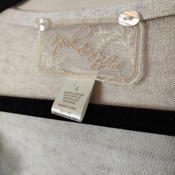 Nick and Nora size Large sweater Woman’s white crocheted with decorative flower. - Picture 5 of 8